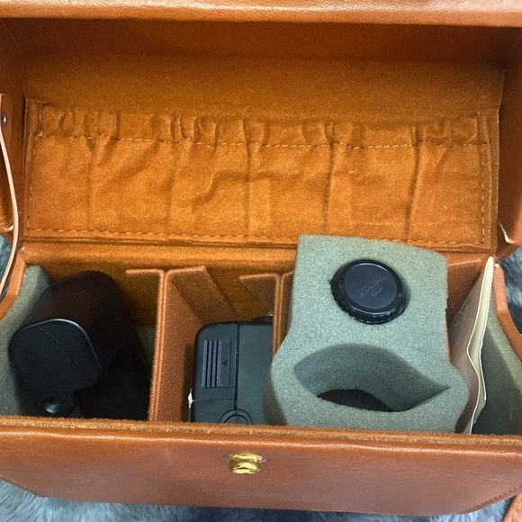 Vintage Pentax Brown Leather Camera Bag with accessories. - Picture 10 of 16